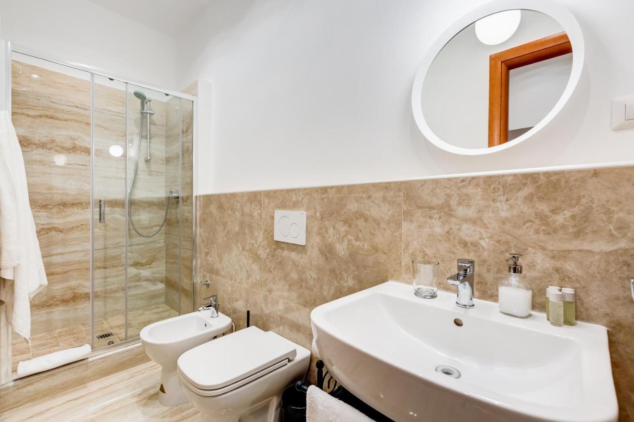 Lovely And Modern Nest Near The Colosseum Rzym Zewnętrze zdjęcie